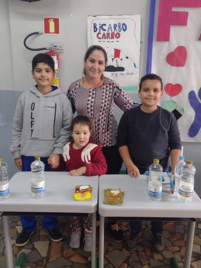 Escola LeocÃ¡dio JosÃ© Correia realizou a Feira de CiÃªncias com os Alunos do 5Âº ano